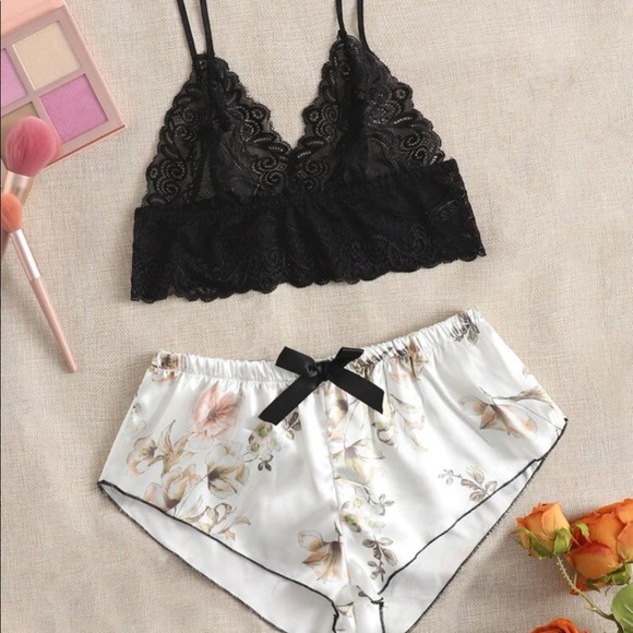 Other - 🖤2 Piece Satin & Lace Sleep Set🖤